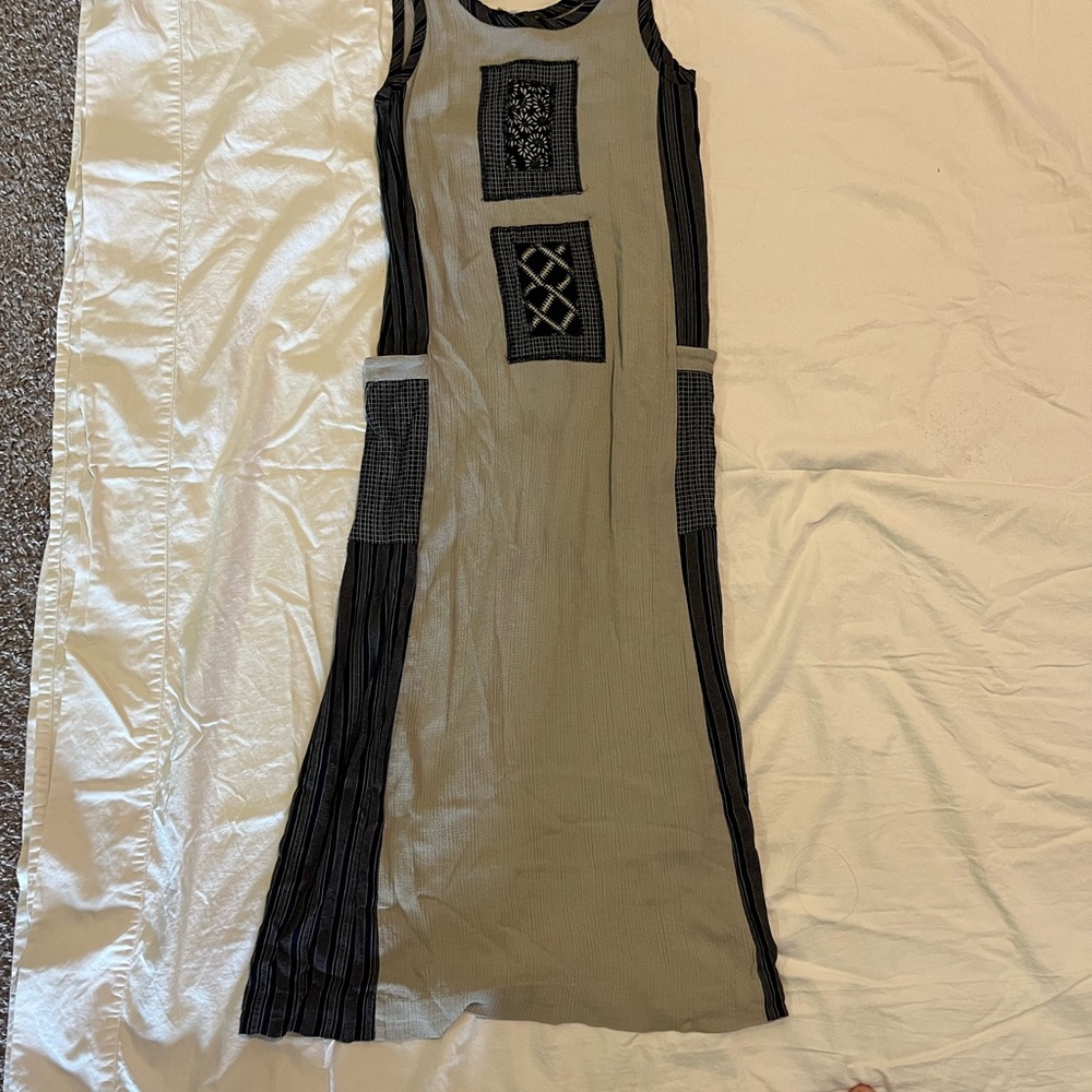 Elegant Black and Gray Sleeveless Dress